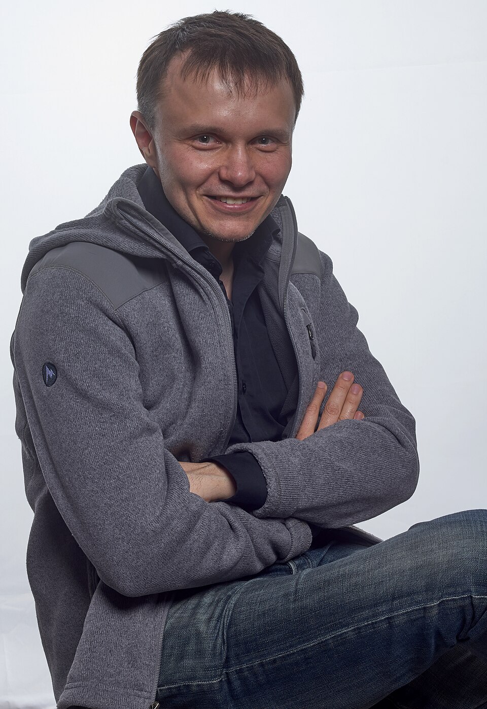 Photo illustrating the English word “he” (él)