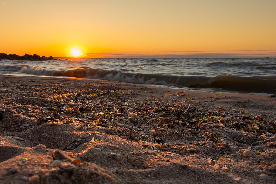 Photo illustrating the English word “sun” (sol)