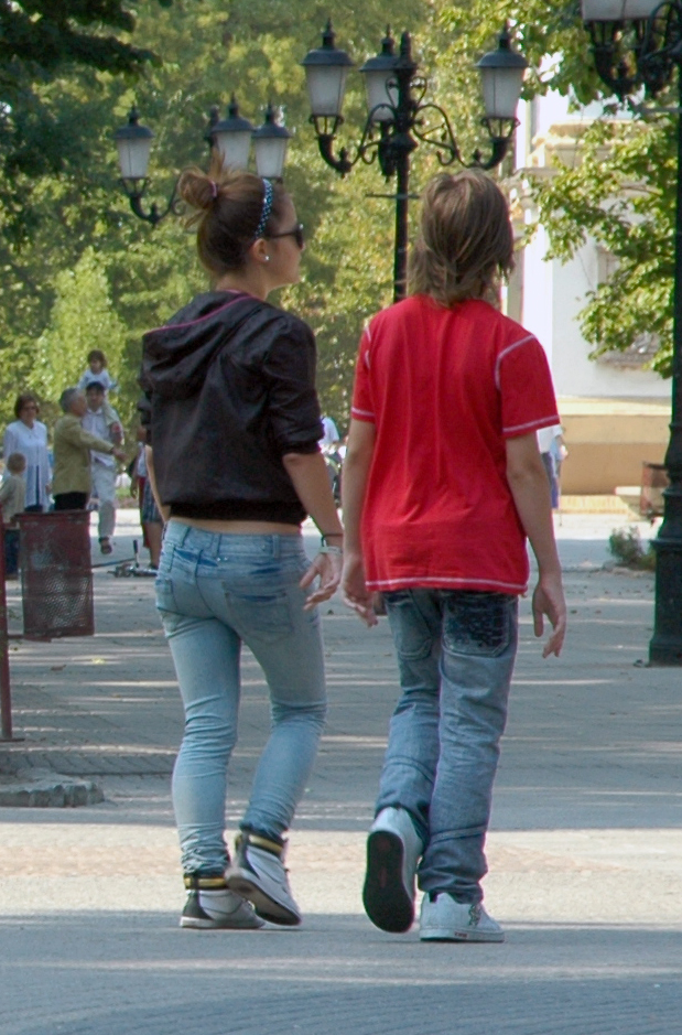 Photo illustrating the English word “walk” (caminar)